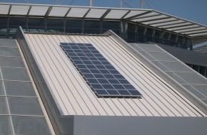 SCHOTT AG: Deutsche Sponsorengruppe überreicht Solarstromanlage an Flughafengesellschaft Athen