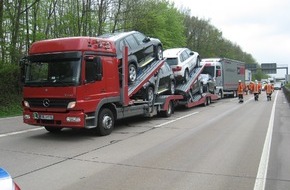 Polizeiinspektion Hildesheim: POL-HI: Verkehrsunfall, 4 Beteiligte davon 3 Lastzüge, 1 Verletzter, 200.000,- Sachschaden
