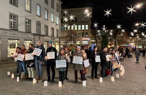 CSI Christian Solidarity International: Schweizweite Mahnwache: Stille Gebete und Hunderte von Kerzen für Weihnachten ohne Terror
