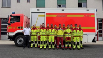 Feuerwehr Paderborn: FW Paderborn: 12 neue Rettungssanit&auml;ter durch die Feuerwehr Paderborn ausgebildet