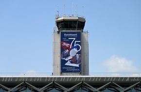 Euro Airport Basel-Mulhouse-Freiburg: New tower banner at EuroAirport: 75 years of the Franco-Swiss Treaty