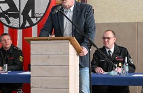 Freiwillige Feuerwehr Menden: FW Menden: Die Jahresdienstbesprechung der Feuerwehr Menden fand in der Mehrzweckhalle Schwitten statt.