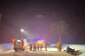 Kreispolizeibeh&ouml;rde Oberbergischer Kreis: POL-GM: Autofahrer rutscht auf schneeglatter Stra&szlig;e in den Graben