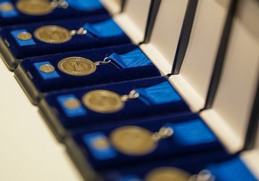 KFV Bodenseekreis: 366 Rettungskr&auml;fte erhalten Bev&ouml;lkerungsschutz-Medaille f&uuml;r Hochwasser-Einsatz 2024
