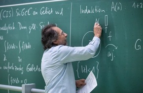 Universität Kassel: Von Haien und Geheimbotschaften: Tag der Mathematik am 17. Februar