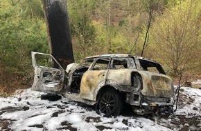 Polizeidirektion Pirmasens: POL-PDPS: Schwerer Verkehrsunfall - Fahrzeug ausgebrannt