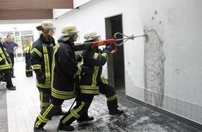 Freiwillige Feuerwehr Werne: FW-WRN: Einweisung in das Löschsystem VLF Cobra verursacht Medieninteresse
