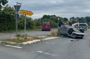 Polizei Bielefeld: POL-BI: SUV überschlägt sich bei Unfall