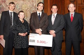 APA - Austria Presse Agentur: Internationaler Journalistenpreis "Writing for CEE" geht an Österreicher Florian Klenk (mit Bild)