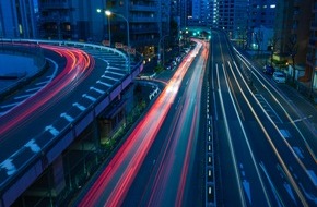 YesAuto: Das Auto-Jahr 2022 / Olaf Liu, General Manager von YesAuto, über die Zukunft von E-Mobility und Online-Kauf von Fahrzeugen