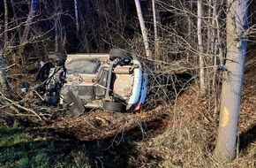 Polizei Minden-Lübbecke: POL-MI: Auto überschlägt sich