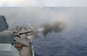 Deutsche Marine - Bilder der Woche: US-Zerstörer-Oldie versenkt: &quot;Lübeck&quot; und &quot;Sachsen&quot; schießen scharf