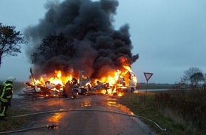 Polizeiinspektion Cuxhaven: POL-CUX: Brand eines Sattelzug auf der L 116 zwischen Lintig und Moorausmoor