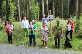 Witt-Gruppe: Projekt "Ein Kind, ein Baum": Besichtigung des zweiten Hains durch Geschäftsführung der Witt-Gruppe