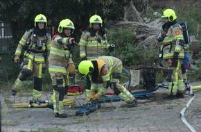 Feuerwehr Kleve: FW-KLE: Löschzug Rindern und Brandweer Millingen aan de Rijn üben grenzüberschreitende Zusammenarbeit