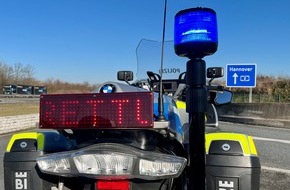 Polizei Bielefeld: POL-BI: Polizei kontrolliert Rettungsgasse nach Unfall auf der A2