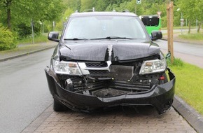 Polizei Minden-Lübbecke: POL-MI: Flüchtiger leistet nach Verkehrsunfall Widerstand