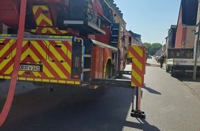 Feuerwehr Oberhausen: FW-OB: Dachstuhlbrand verhindert - Feuerwehr verhindert gr&ouml;&szlig;ere Ausbreitung