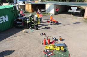 FW Helmstedt: &quot;Trauma Tag&quot; - Zusammenarbeit Rettungsdienst und Feuerwehr