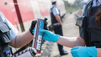 Bundespolizeidirektion M&uuml;nchen: Bundespolizeidirektion M&uuml;nchen: Graffiti-Sprayer nach frischer Tat festgenommen