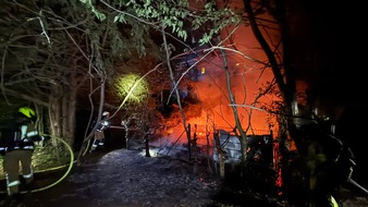 Feuerwehr Bremerhaven: FW Bremerhaven: Feuerwehr Bremerhaven verhindert Brandausbreitung auf Villa