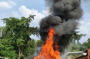 Feuerwehr Essen: FW-E: Geräteschuppen hinter Gaststätte geht in Flammen auf - keine Verletzten