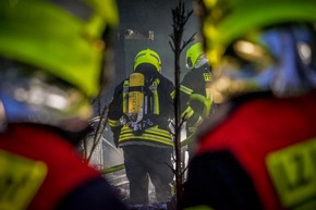FW Flotwedel: Feuer auf Campingplatz - Feuerwehren der Samtgemeinde Flotwedel im Großeinsatz