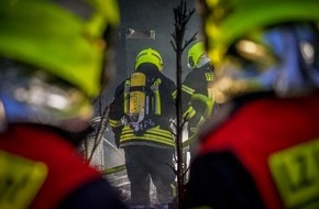 Feuerwehr Flotwedel: FW Flotwedel: Feuer auf Campingplatz - Feuerwehren der Samtgemeinde Flotwedel im Großeinsatz