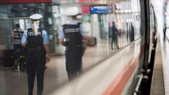Bundespolizeidirektion München: Bundespolizeidirektion München: MacBook-Diebstahl verhindert: Zeuge und DB-Mitarbeiter verfolgen und stellen Täterin