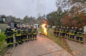 Freiwillige Feuerwehr Bedburg-Hau: FW-KLE: Sicherheit im Einsatz: Freiwillige Feuerwehr Bedburg-Hau trainiert auf Training-Base in Weeze
