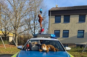 Polizeidirektion Neustadt/Weinstra&szlig;e: POL-PDNW: Gro&szlig;katze auf der Autobahn - Polizei rettet pl&uuml;schige Ausrei&szlig;er!