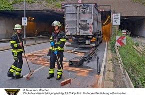 Feuerwehr München: FW-M: Lkw-Ausleger verloren (Haidhausen)