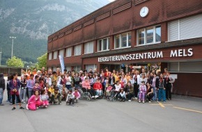 swisscor-Stiftung: Le Centre de Recrutement de l'Armée à Mels accueille la Fondation swisscor / 77 enfants de Macédoine soignés et entourés dans le Centre de Recrutement mis à disposition pendant ses vacances annuelles