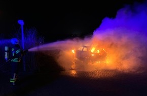 Feuerwehr Sprockhövel: FW-EN: Fahrzeug steht in Vollbrand