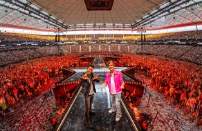 Magische Weltrekord-Show in Frankfurt – Ehrlich Brothers und ihre Fans für drei RID-Weltrekorde ausgezeichnet