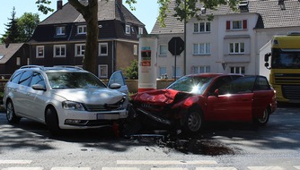 Polizei Duisburg: POL-DU: Hochemmerich: Drei Verletzte bei zwei Verkehrsunfällen