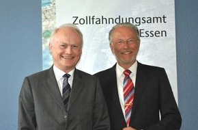 Zollfahndungsamt Essen: ZOLL-E: Der oberste Zöllner zu Besuch beim Zollfahndungsamt in Essen 
Generalzolldirektor Uwe Schröder macht sich ein Bild von der Lage