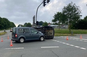 Polizei Coesfeld: POL-COE: D&uuml;lmen, B474/ Autos kollidieren