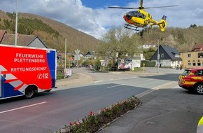 Feuerwehr Plettenberg: FW-PL: Ortsteil Oesterau - Verkehrsunfall mit Hubschrauberlandung