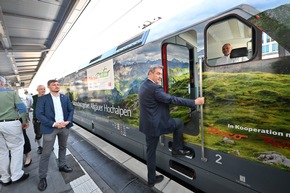 Eine Fernverkehrslok ist neuer Botschafter der Allgäuer Hochalpen - Ausrufezeichen für nachhaltige touristische Anreise – Bayerns Ministerpräsident lobt Engagement