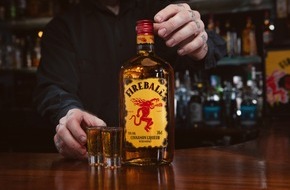 Fireball: Fireball sucht Deutschlands langweiligste Vatertagsfeiern und startet den ultimativen "Vibe Check" in Berlin / Ein Comeback f&uuml;r V&auml;ter, f&uuml;r die Vibes - und f&uuml;r einen Vatertag, der mehr verdient