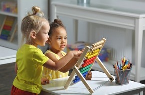 DEVK Versicherungen: Finanzbildung gehört ins Klassenzimmer