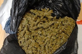 Polizei Düsseldorf: POL-D: Holthausen - "Gemischtwarenladen" für Drogen geschlossen - Vier mutmaßliche Dealer in Untersuchungshaft