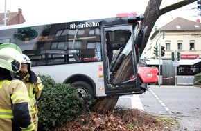 Polizei Mettmann: POL-ME: Nach Busunfall: Polizei ermittelt zur Unfallursache - Hilden - 2002127