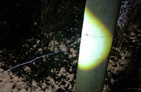 Polizei Hagen: POL-HA: Draht &uuml;ber Stra&szlig;e gespannt - Gef&auml;hrlicher Eingriff in den Stra&szlig;enverkehr