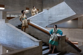 Neue grosse Sonderausstellung im Textilmuseum St.Gallen: „Mise en Scène. Modefotografie von der Belle Epoque bis heute“ ab dem 3. Juli 2026