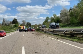 Polizeiinspektion Saarbrücken-Stadt: POL-SBR-STADT: Schwerer Verkehrsunfall mit 5 beteiligten Fahrzeugen auf BAB 6 nach Grenzübergang Goldene Bremm