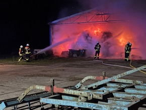 FW-ROW: Scheunenbrand beschäftigt Feuerwehren über 21 Stunden
