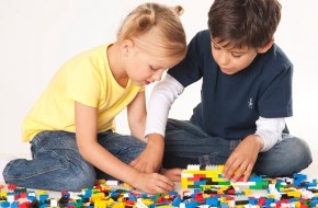 LEGO GmbH: Le 28 mai, les enfants sont dispensés de télévision / C'est possible grâce au Groupe LEGO® et Nickelodeon: une journée sans télévision, en échange d'un super programme de jeu