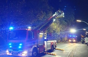 Feuerwehr Wetter (Ruhr): FW-EN: Wetter - Gefahrenast versperrt die Fahrbahn
